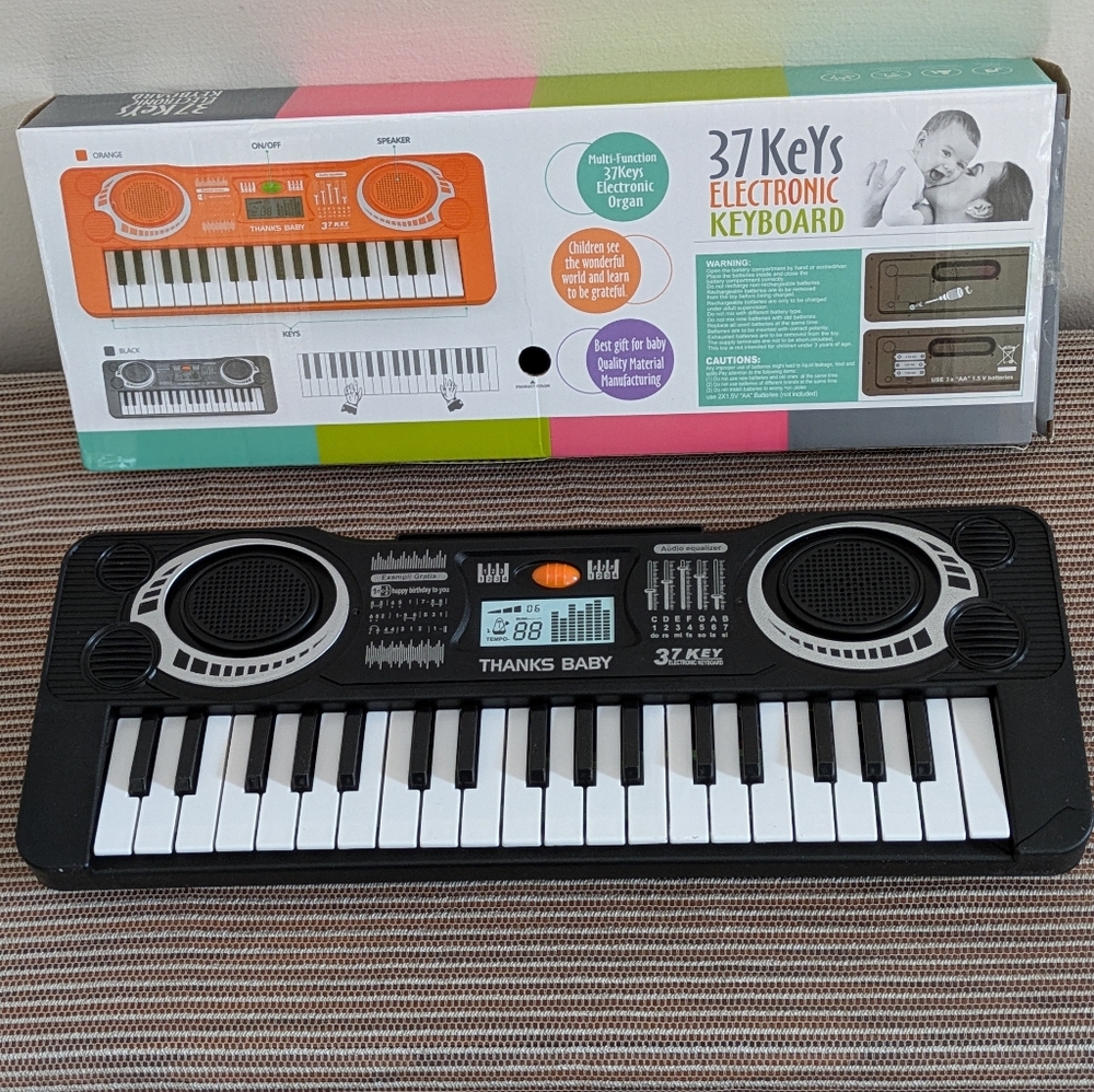 NIB Multi Function 37 Keys Electronic Keyboard Child